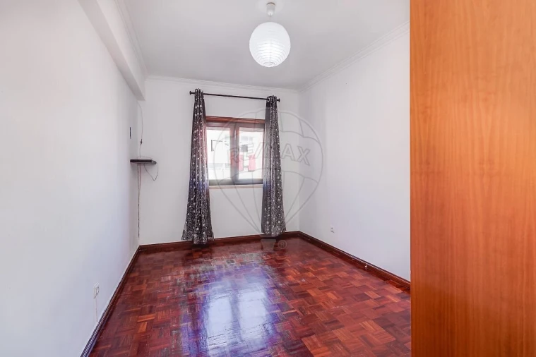 Apartamento T2 para Venda em Rio de Mouro Foto 15