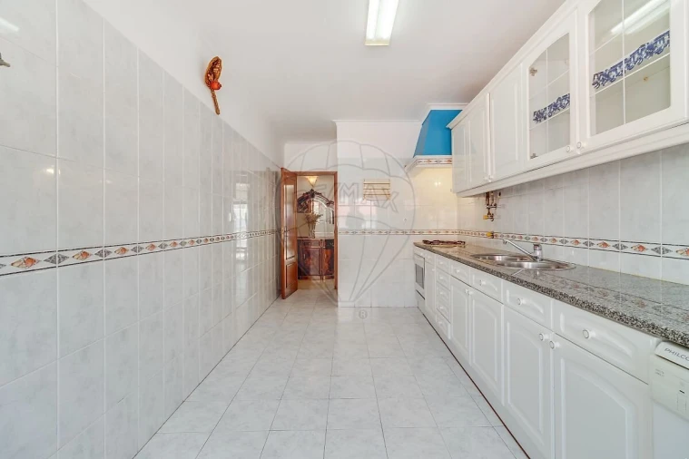 Apartamento T2 para Venda em Rio de Mouro Foto 9