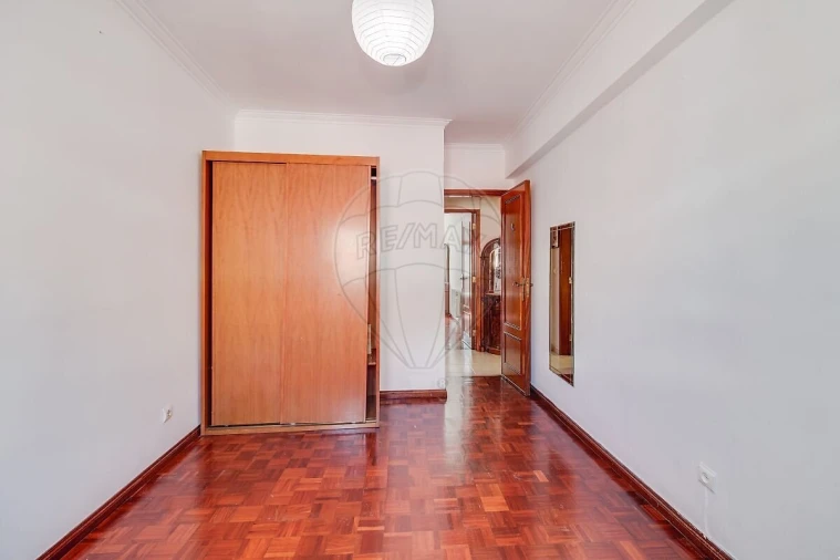 Apartamento T2 para Venda em Rio de Mouro Foto 17