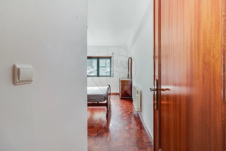 Apartamento T2 para Venda em Rio de Mouro Foto 11
