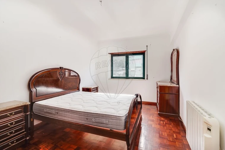 Apartamento T2 para Venda em Rio de Mouro Foto 12