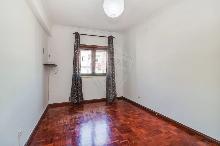 Apartamento T2 para Venda em Rio de Mouro Foto 16