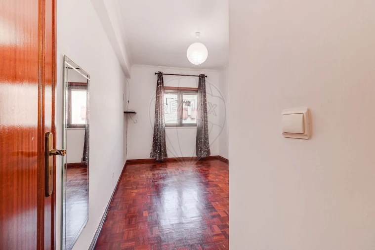 Apartamento T2 para Venda em Rio de Mouro Foto 14