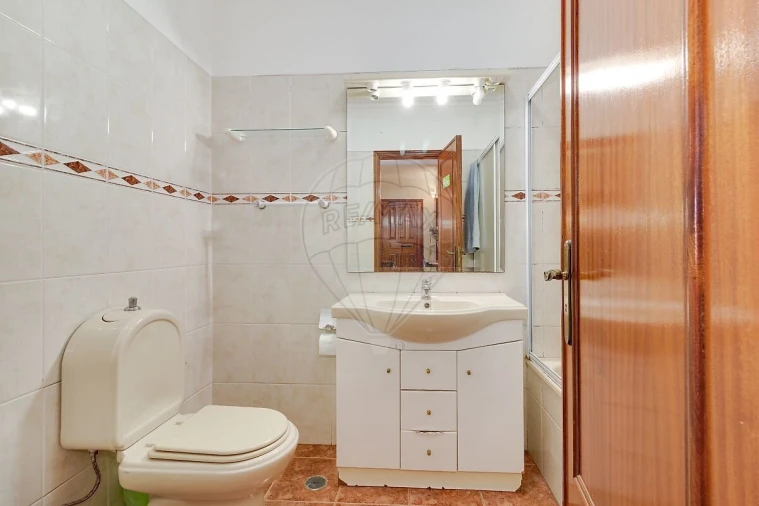Apartamento T2 para Venda em Rio de Mouro Foto 18