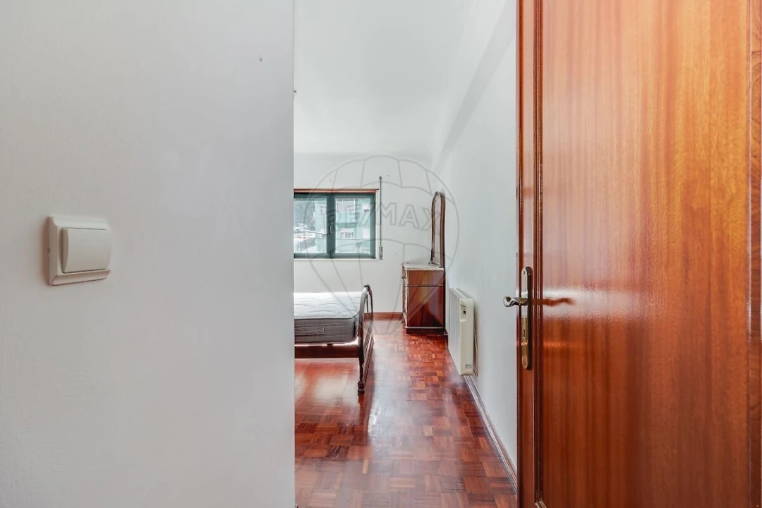 Apartamento T2 para Venda em Rio de Mouro Foto 11