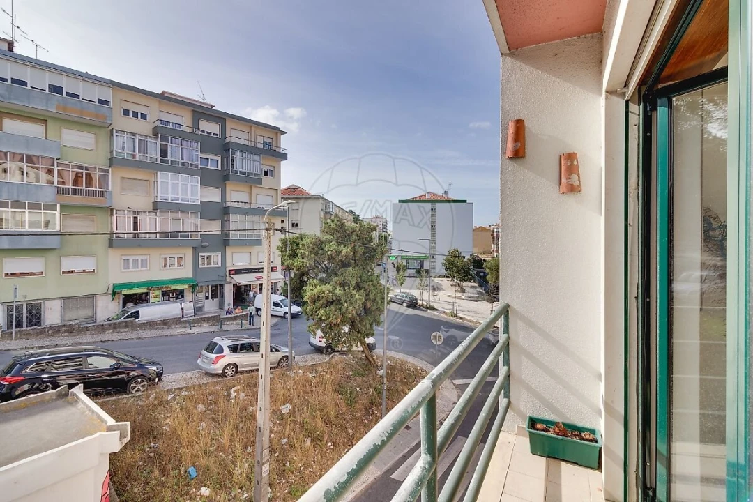 Apartamento T2 para Venda em Rio de Mouro Foto 6