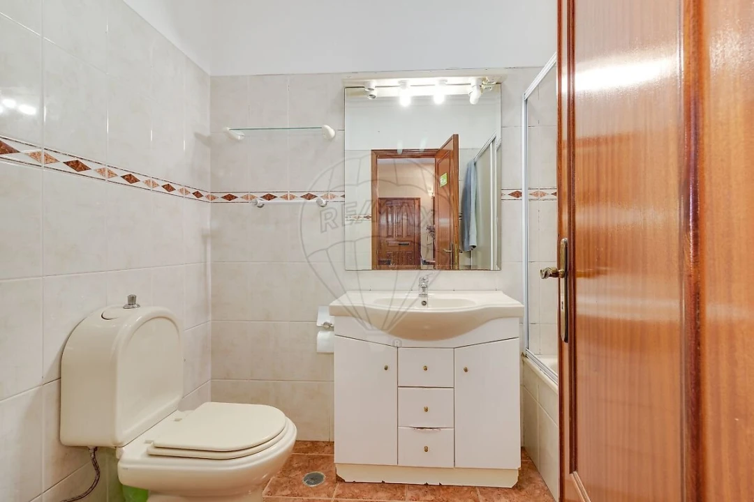 Apartamento T2 para Venda em Rio de Mouro Foto 18