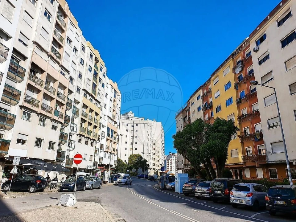 Apartamento T3 para Venda em Queluz e Belas Foto 1