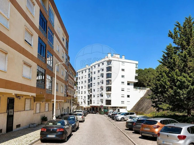 Apartamento T3 para Venda em Queluz e Belas Foto 2