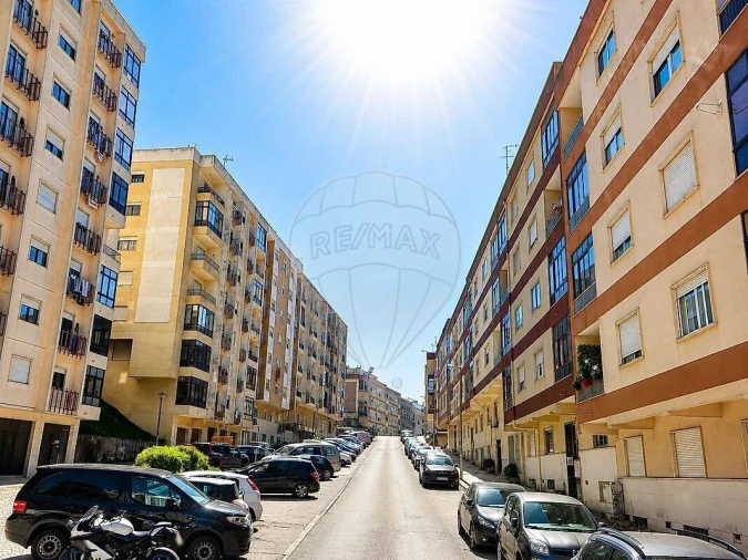 Apartamento T3 para Venda em Queluz e Belas Foto 3