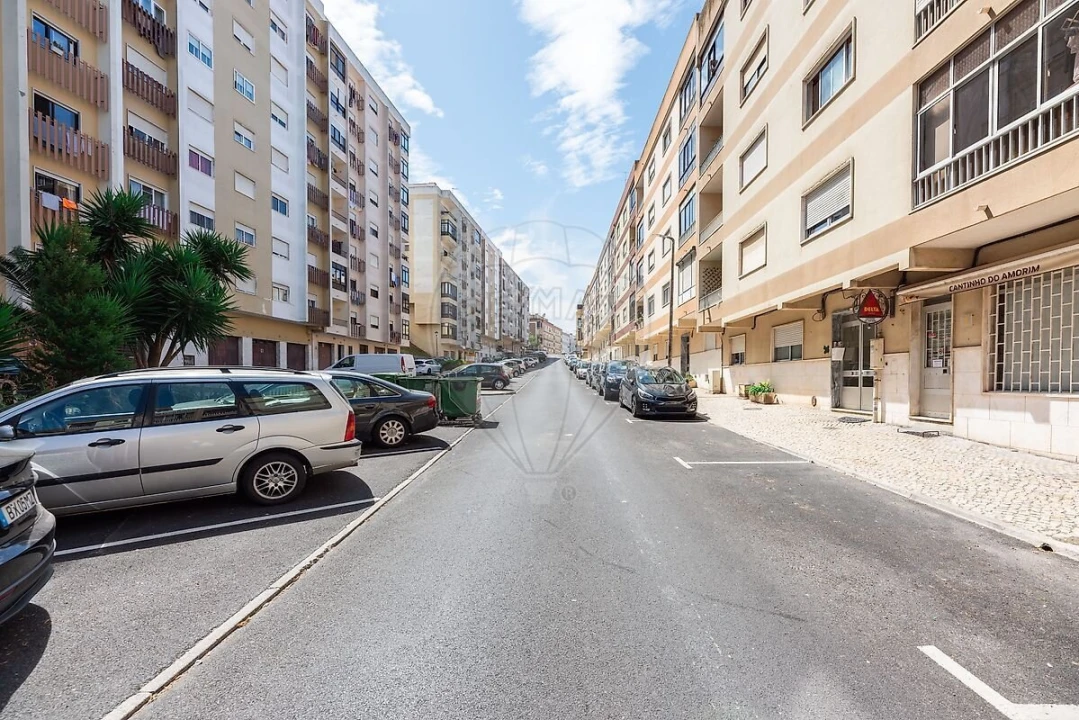 Apartamento T3 para Venda em Queluz e Belas Foto 1