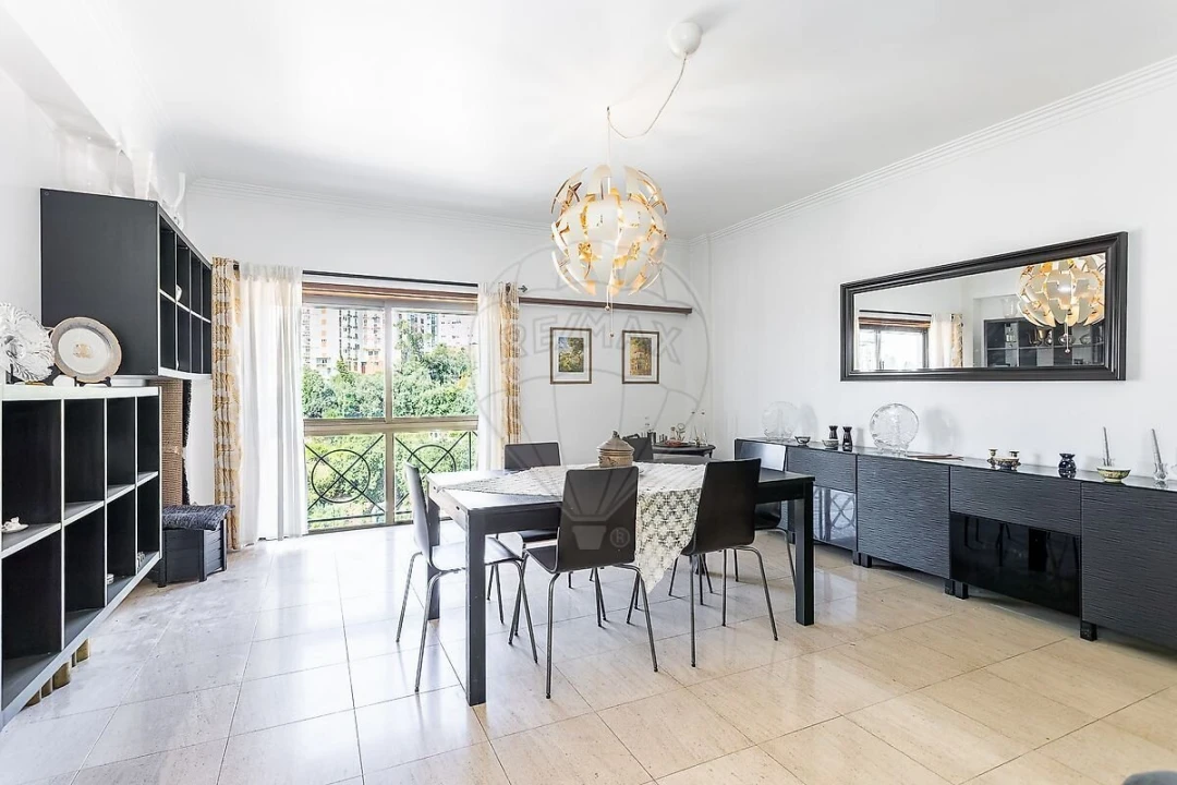 Apartamento T3 para Venda em Queluz e Belas Foto 1