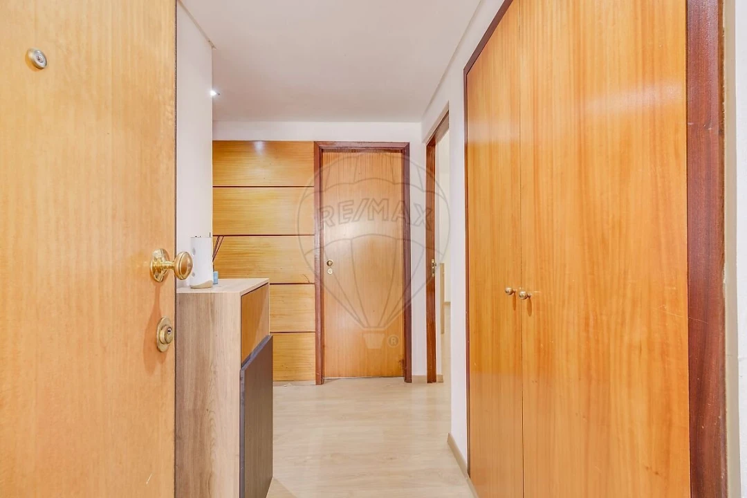 Apartamento T2 para Venda em Alfragide Foto 3