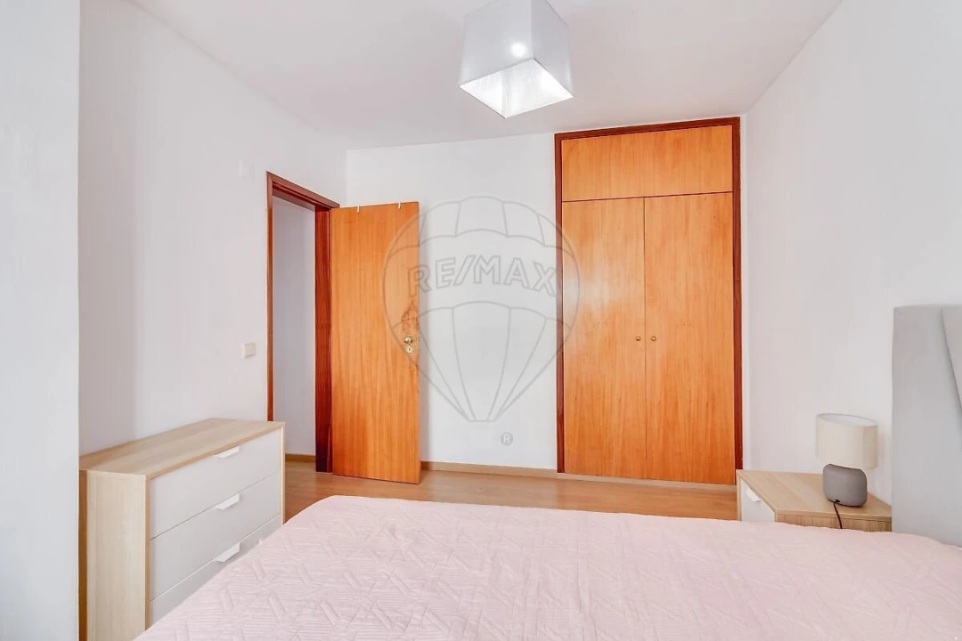 Apartamento T2 para Venda em Alfragide Foto 11