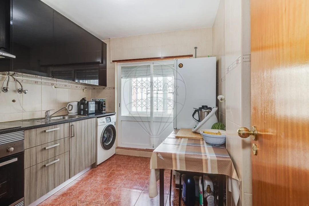 Apartamento T2 para Venda em Alfragide Foto 4