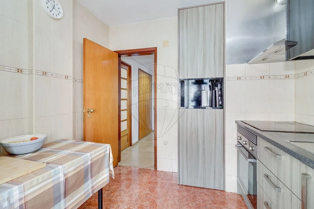 Apartamento T2 para Venda em Alfragide Foto 5