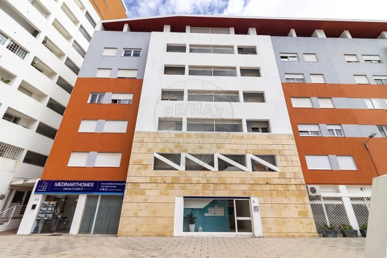 Apartamento T2 para Venda em Alfragide Foto 14
