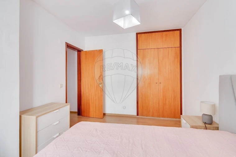 Apartamento T2 para Venda em Alfragide Foto 11