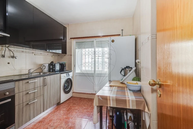 Apartamento T2 para Venda em Alfragide Foto 4