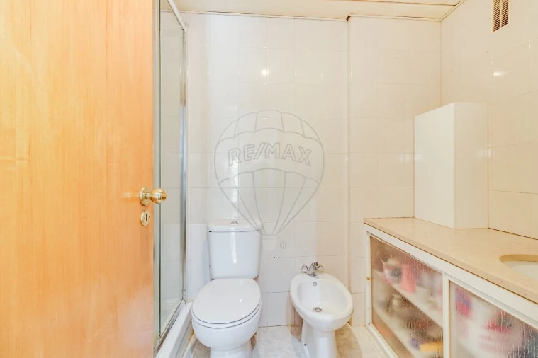 Apartamento T2 para Venda em Alfragide Foto 9