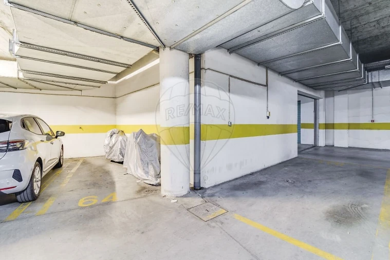Apartamento T2 para Venda em Alfragide Foto 13