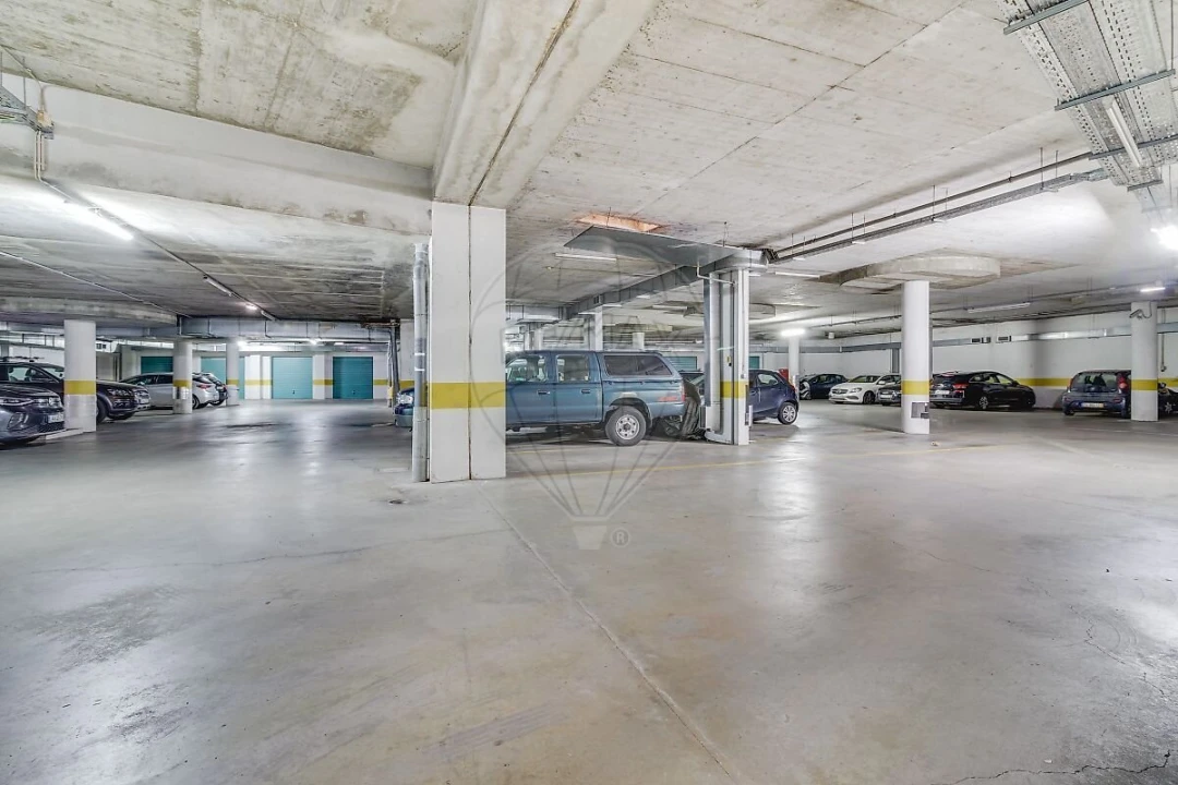 Apartamento T2 para Venda em Alfragide Foto 12