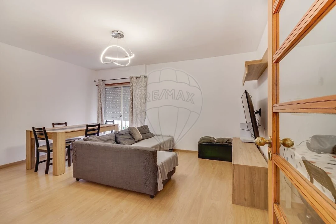 Apartamento T2 para Venda em Alfragide Foto 1