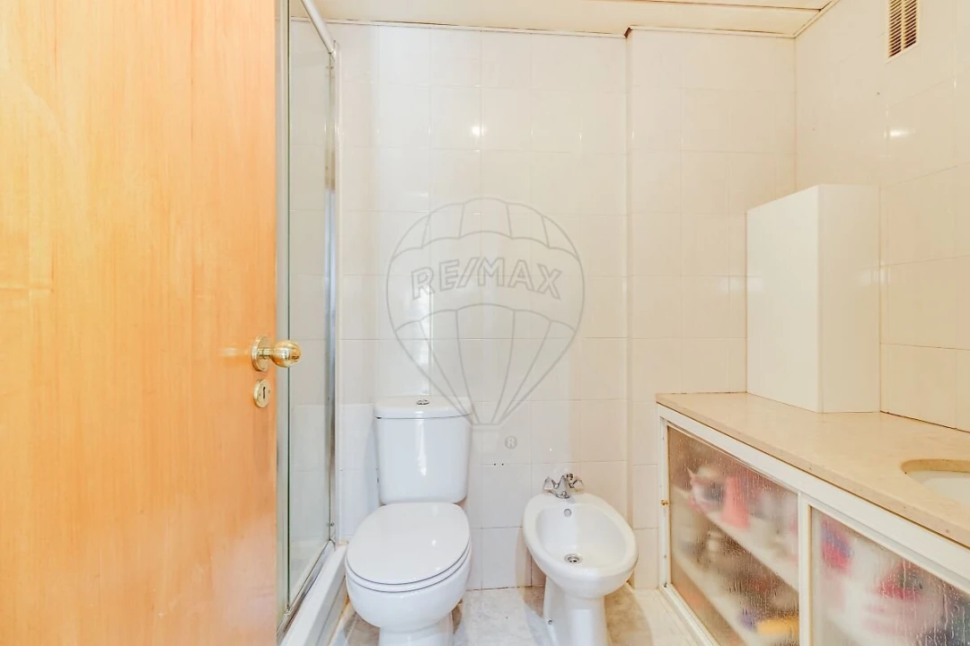 Apartamento T2 para Venda em Alfragide Foto 9