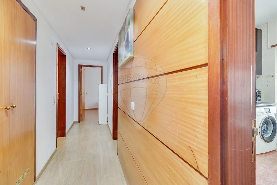 Apartamento T2 para Venda em Alfragide Foto 6