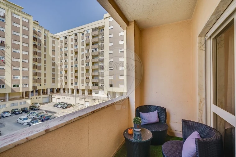 Apartamento T2 para Venda em Póvoa de Santa Iria e Forte da Casa Foto 4