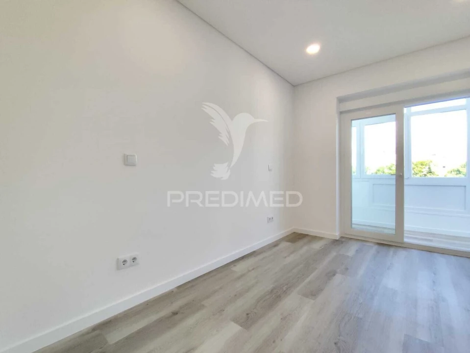 Apartamento T2 para Venda em Corroios Foto 21