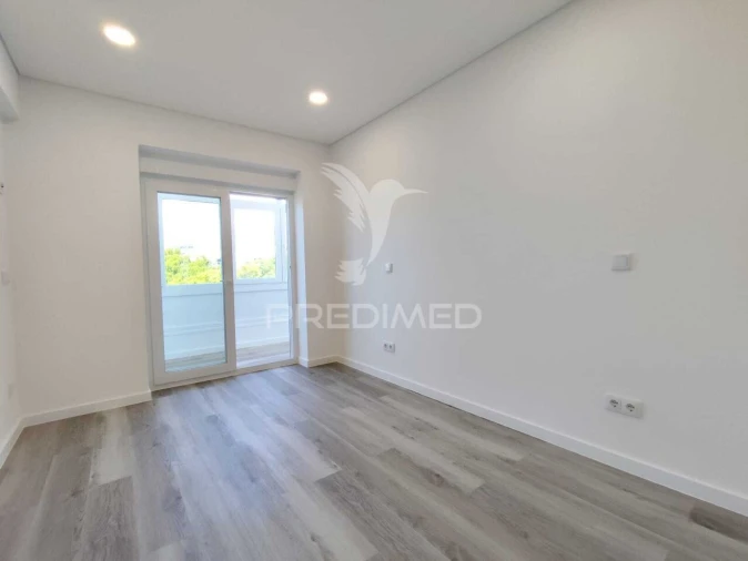 Apartamento T2 para Venda em Corroios Foto 26