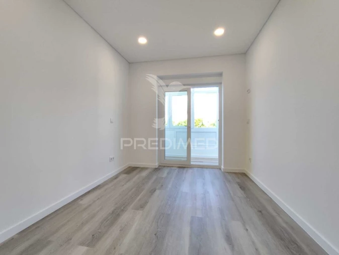 Apartamento T2 para Venda em Corroios Foto 24