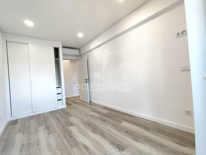 Apartamento T2 para Venda em Corroios Foto 22