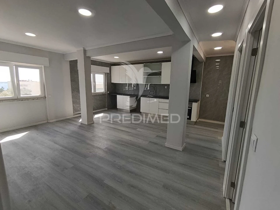 Apartamento T2 para Venda em Setubal (São Sebastião) Foto 1