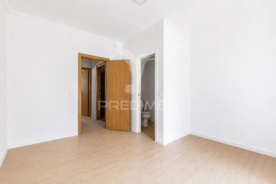 Apartamento T2 para Venda em Alcobaça e Vestiaria Foto 23