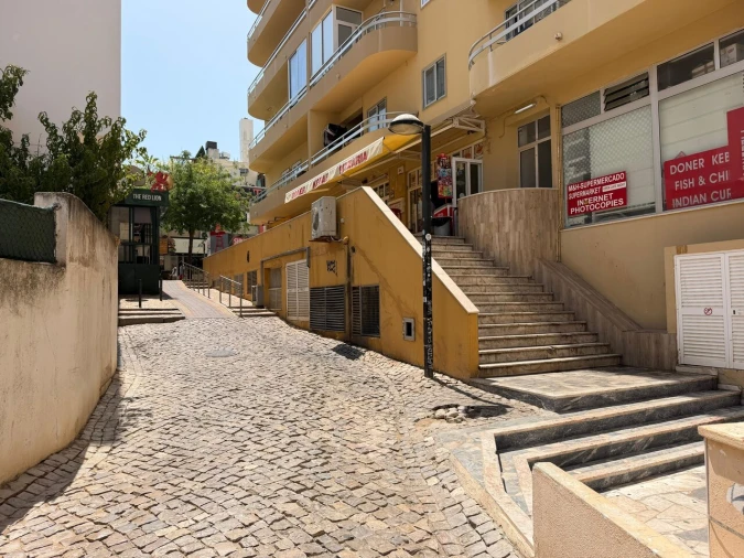 Loja para Arrendamento em Portimão Foto 8