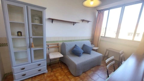 Apartamento T1 para Arrendamento em Carcavelos e Parede