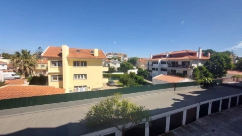 Apartamento T1 para Arrendamento em Carcavelos e Parede