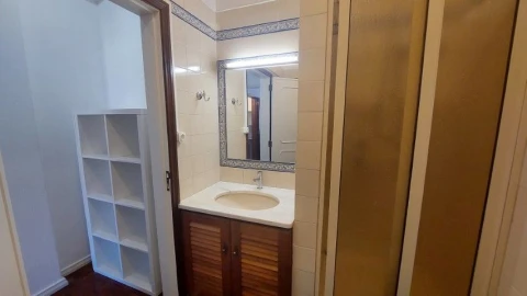 Apartamento T1 para Arrendamento em Carcavelos e Parede