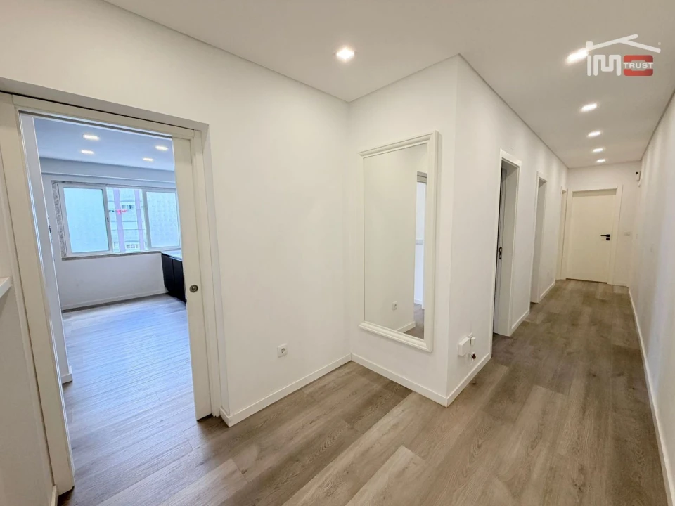 Apartamento T4 para Venda em Mina de Água Foto 7