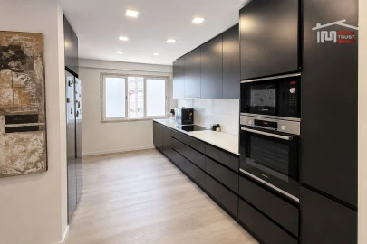 Apartamento T4 para Venda em Mina de Água