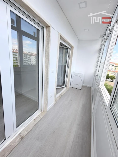 Apartamento T4 para Venda em Mina de Água