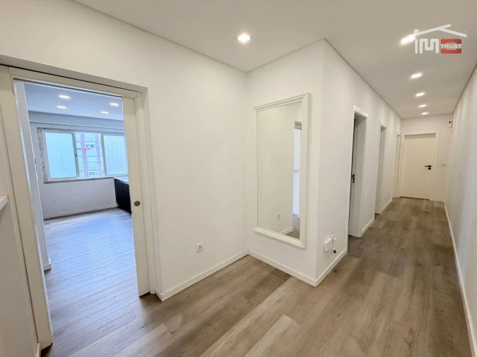 Apartamento T4 para Venda em Mina de Água Foto 7