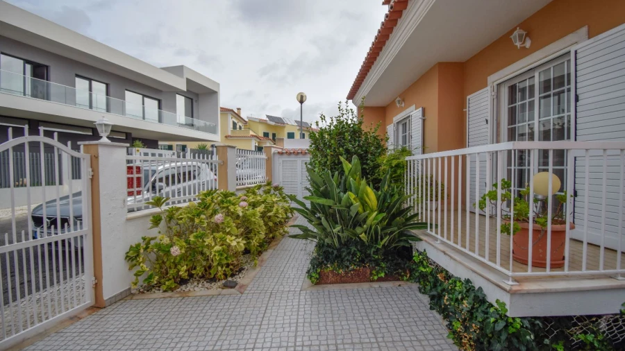 Moradia T3 para Venda em São Domingos de Rana