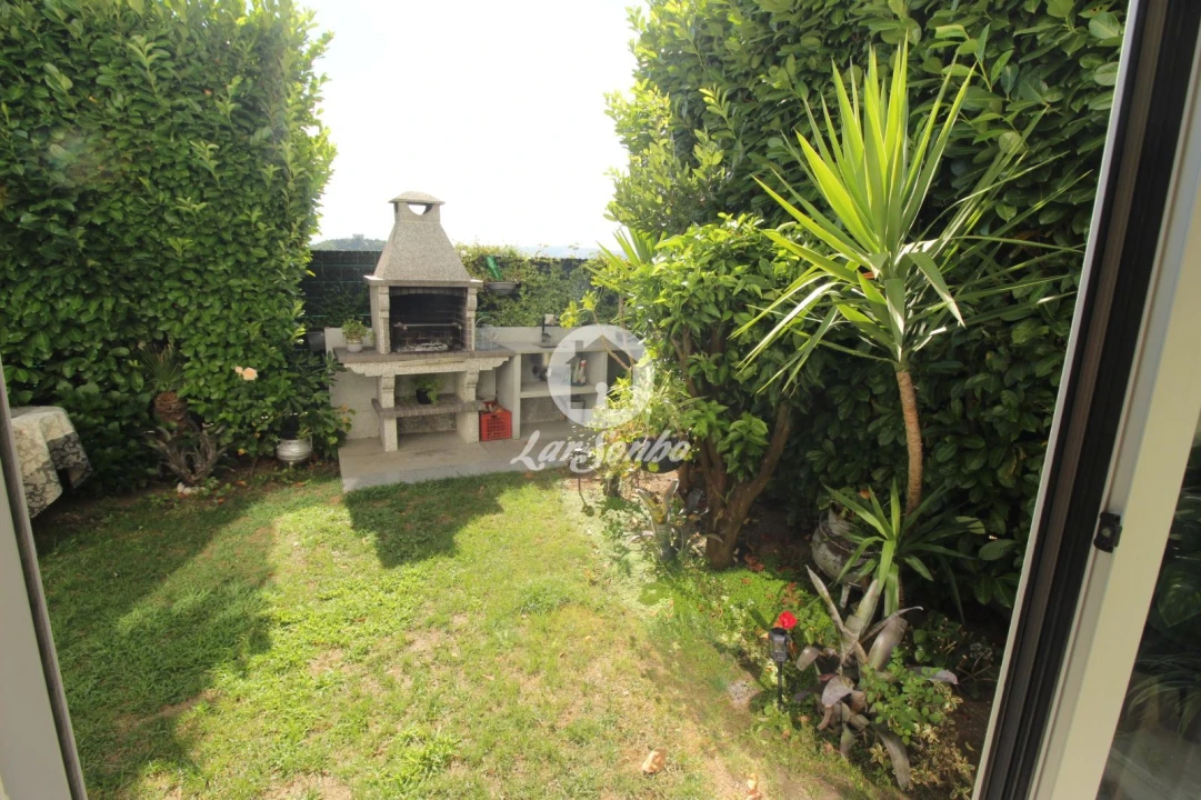 Moradia T2 para Venda em Golães Foto 3