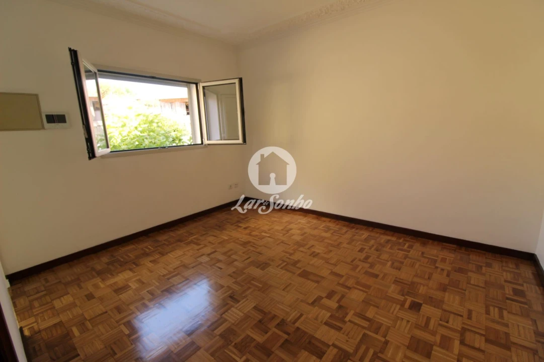 Moradia T2 para Venda em Golães Foto 8