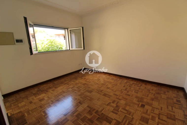 Moradia T2 para Venda em Golães Foto 8