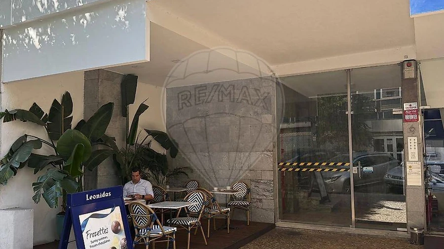 Loja para Arrendamento em Santo António