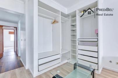 Apartamento T3 para Venda em Massamá e Monte Abraão